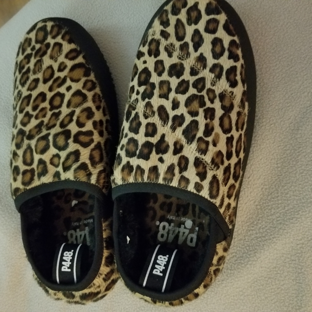 P448 Womens Shoes Size 8